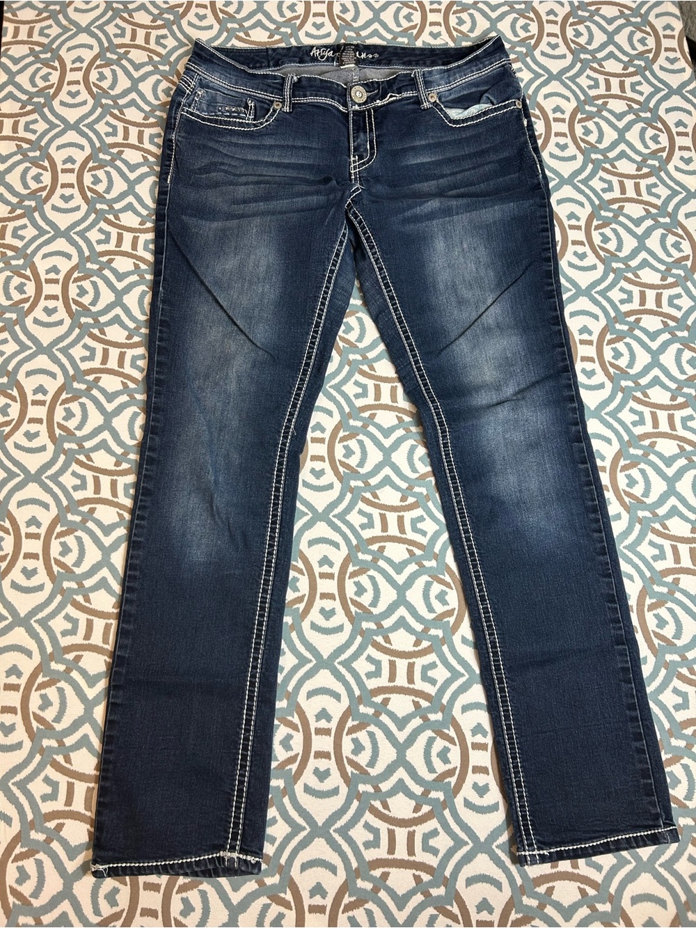 Women’s Straight Leg Jeans in Dark Blue with Contrast Stitching